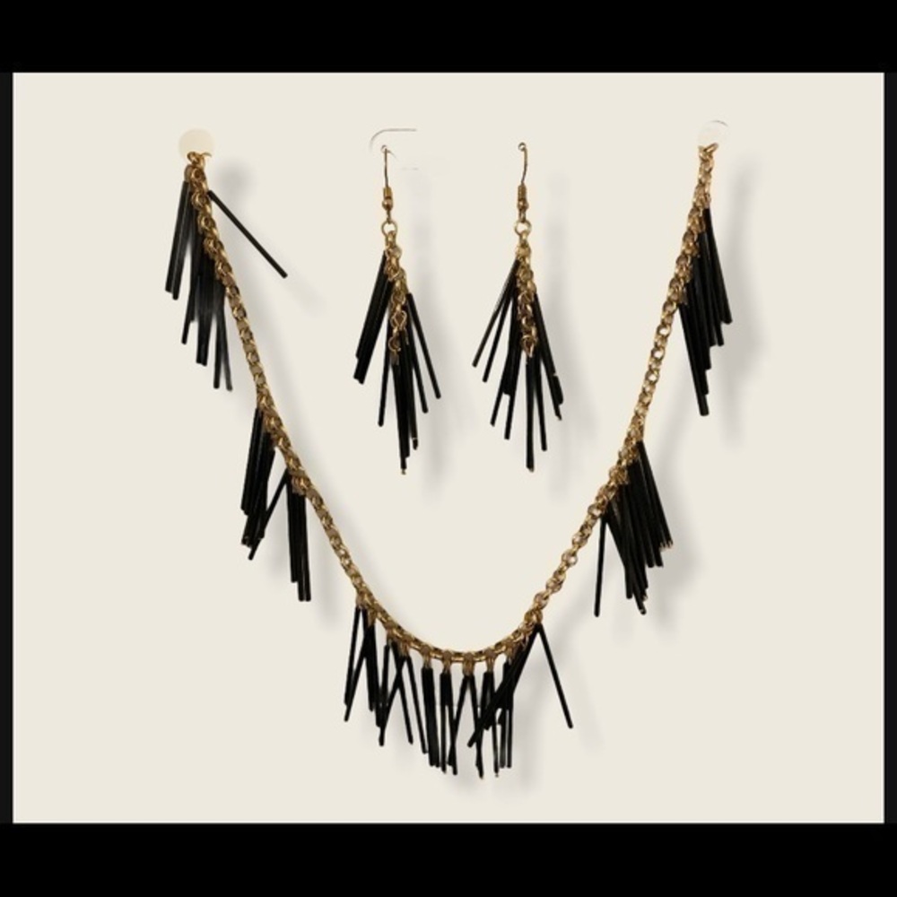 Necklace earrings set